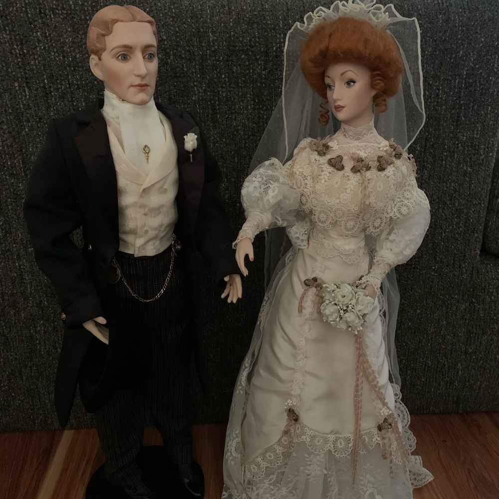 Franklin Heirloom porcelain dolls (two)
